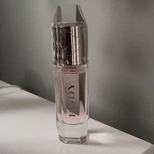 Burberry Body Tender